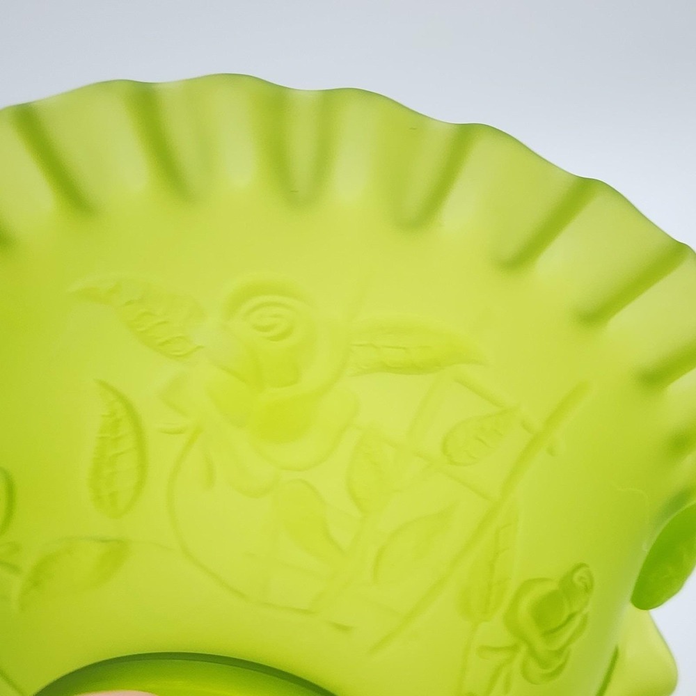 Vintage Westmoreland Lime Green Satin Glass Rose Trellis Basket Ruffled Rim - Picture 12 of 16